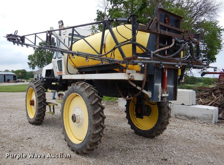 image for item DL8831 Willmar  sprayer