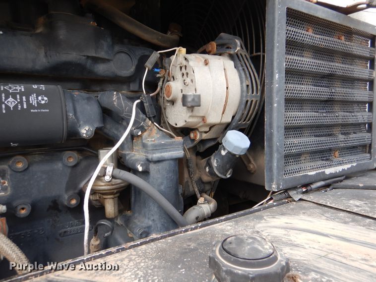 image for item DL8831 Willmar  sprayer