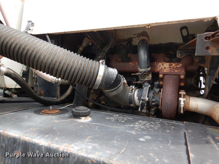 image for item DL8831 Willmar  sprayer