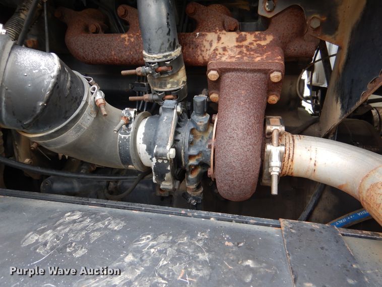 image for item DL8831 Willmar  sprayer