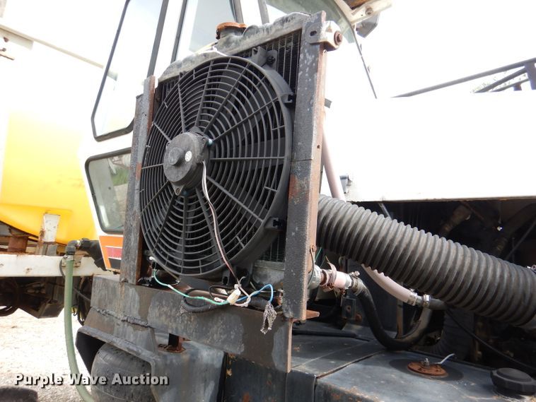 image for item DL8831 Willmar  sprayer