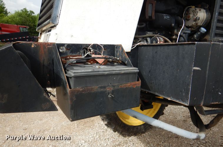 image for item DL8831 Willmar  sprayer