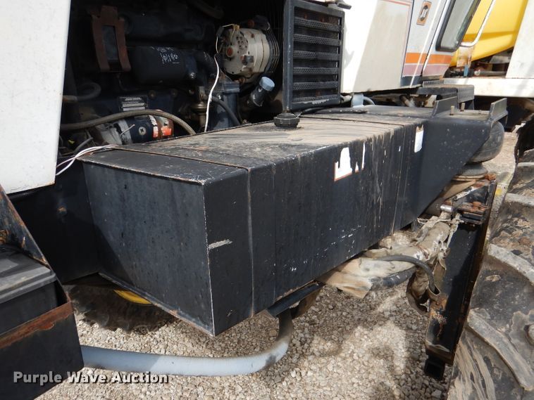 image for item DL8831 Willmar  sprayer