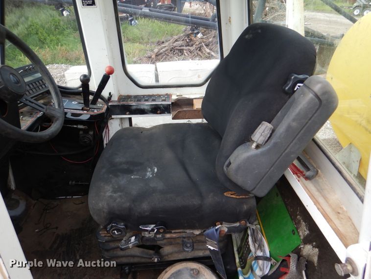 image for item DL8831 Willmar  sprayer