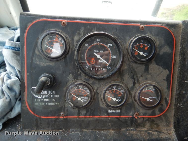 image for item DL8831 Willmar  sprayer