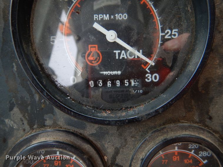 image for item DL8831 Willmar  sprayer