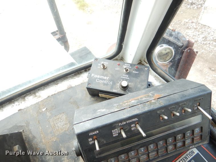 image for item DL8831 Willmar  sprayer