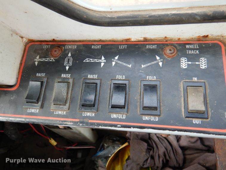 image for item DL8831 Willmar  sprayer