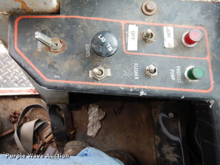 image for item DL8831 Willmar  sprayer