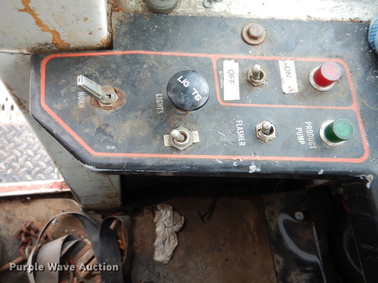 image for item DL8831 Willmar  sprayer