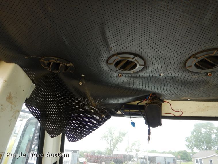 image for item DL8831 Willmar  sprayer