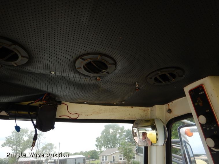 image for item DL8831 Willmar  sprayer