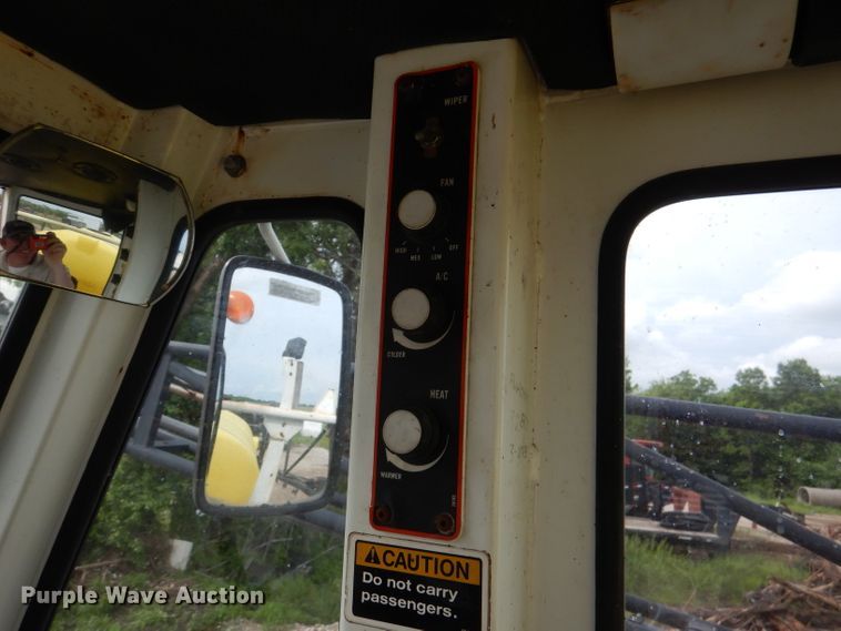 image for item DL8831 Willmar  sprayer