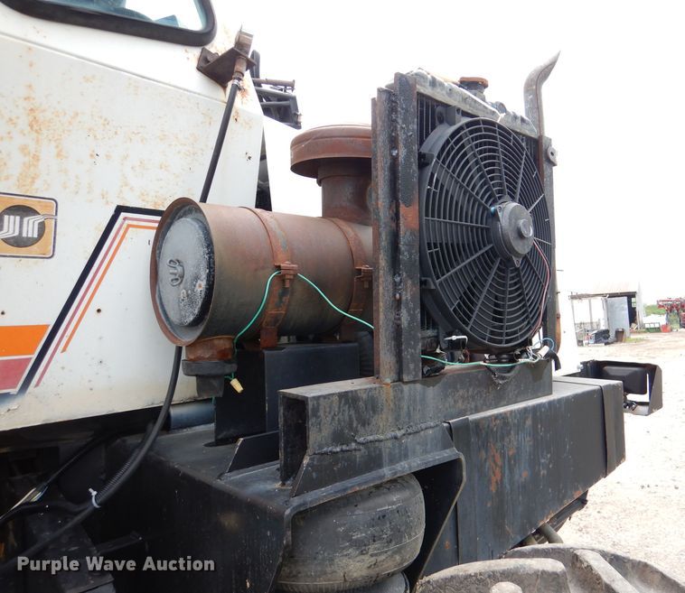 image for item DL8831 Willmar  sprayer