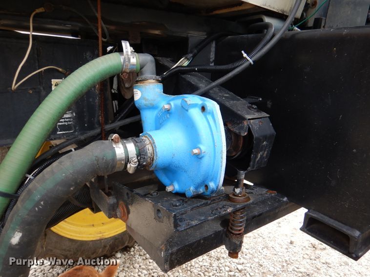 image for item DL8831 Willmar  sprayer