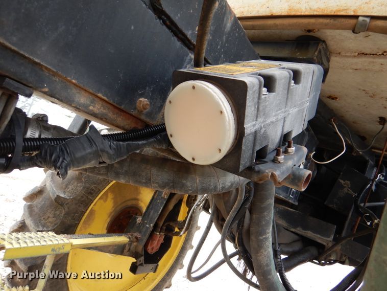 image for item DL8831 Willmar  sprayer