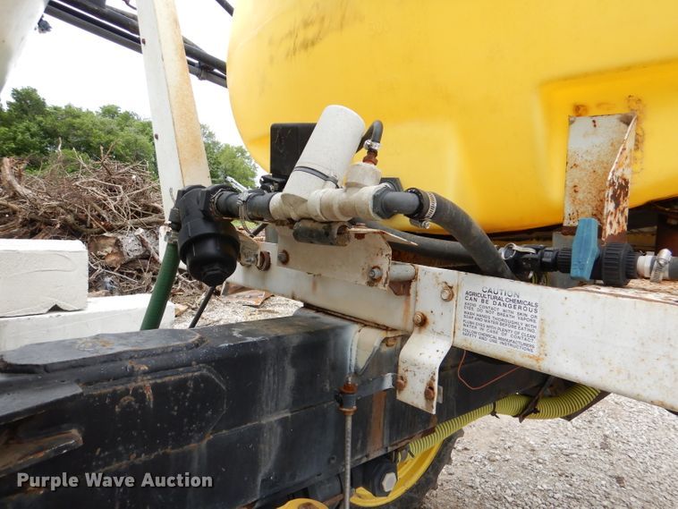 image for item DL8831 Willmar  sprayer