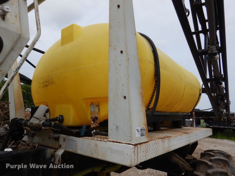 image for item DL8831 Willmar  sprayer