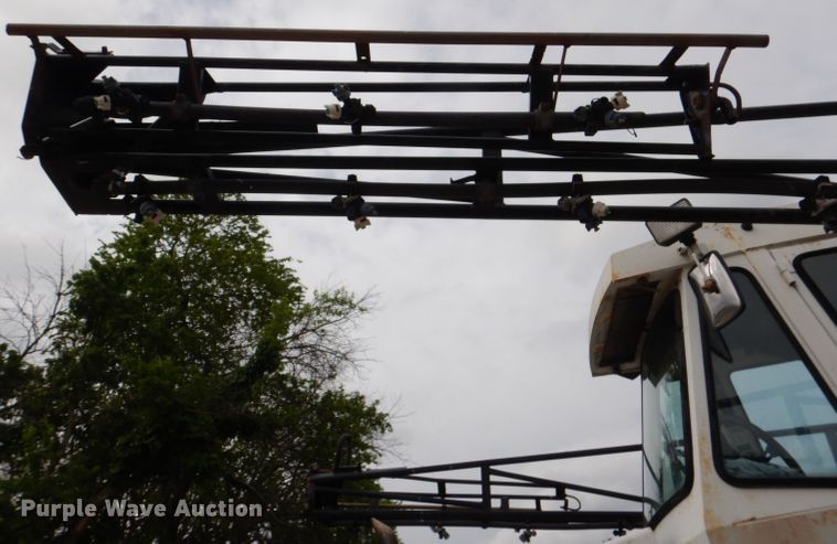 image for item DL8831 Willmar  sprayer