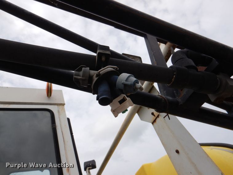 image for item DL8831 Willmar  sprayer