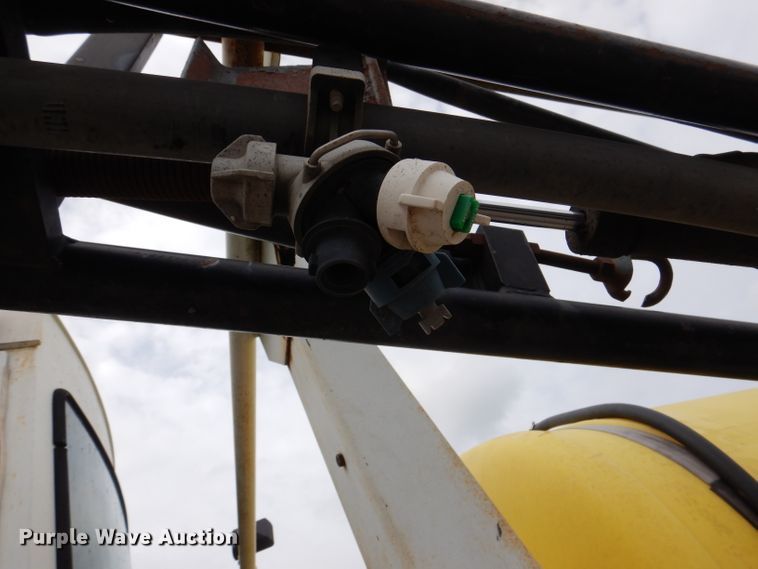 image for item DL8831 Willmar  sprayer