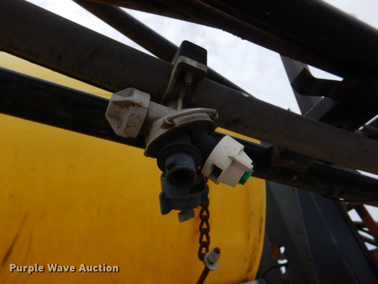 image for item DL8831 Willmar  sprayer