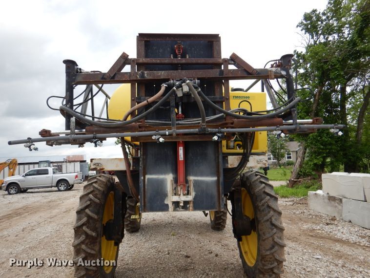 image for item DL8831 Willmar  sprayer