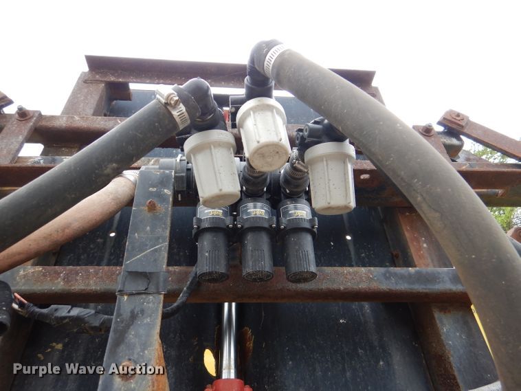 image for item DL8831 Willmar  sprayer