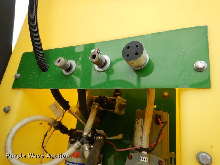 image for item DL8831 Willmar  sprayer