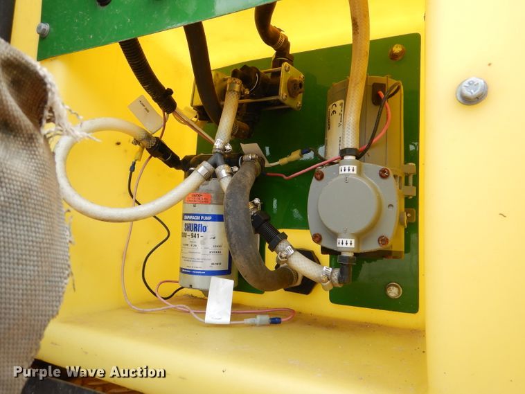 image for item DL8831 Willmar  sprayer