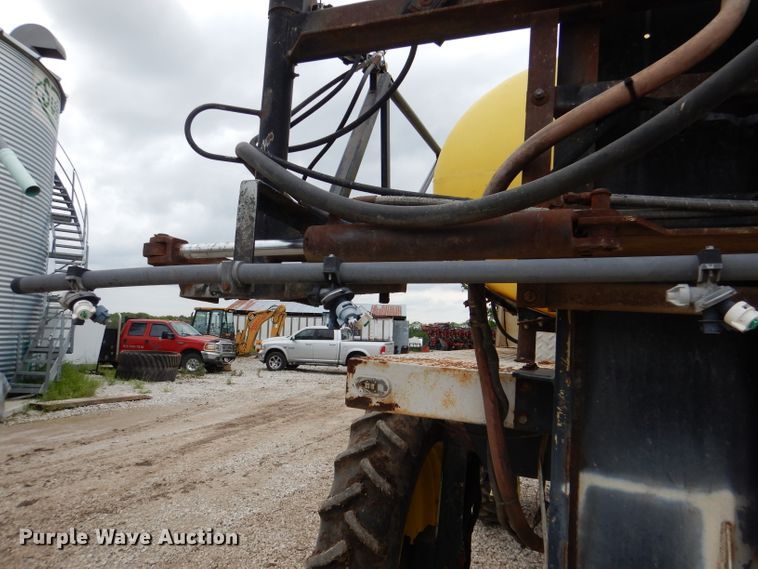 image for item DL8831 Willmar  sprayer