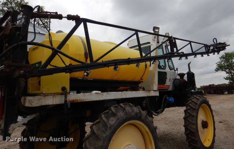 image for item DL8831 Willmar  sprayer
