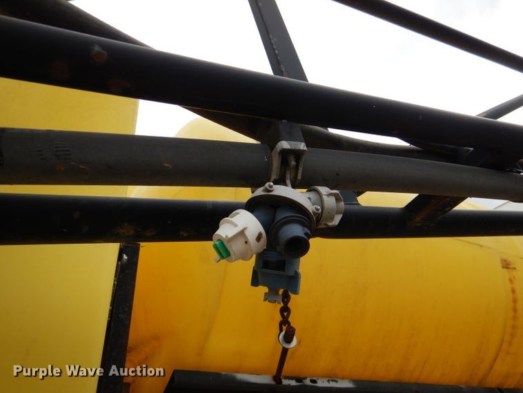 image for item DL8831 Willmar  sprayer