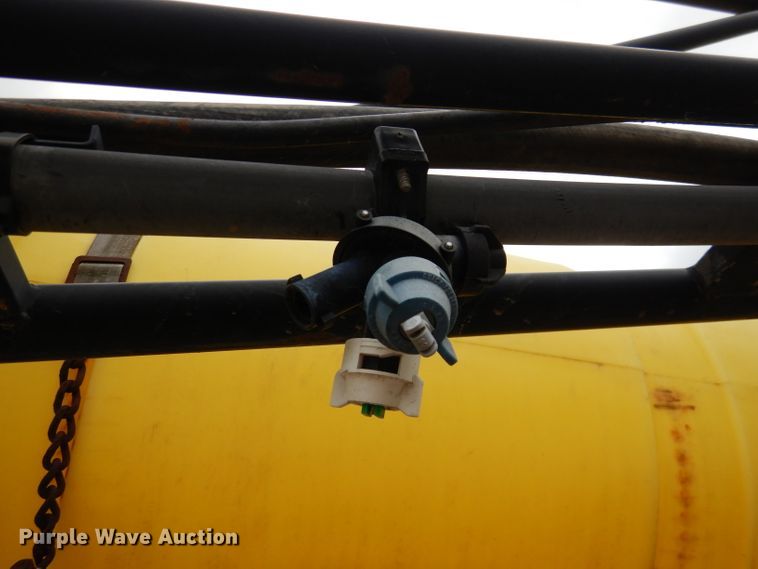 image for item DL8831 Willmar  sprayer