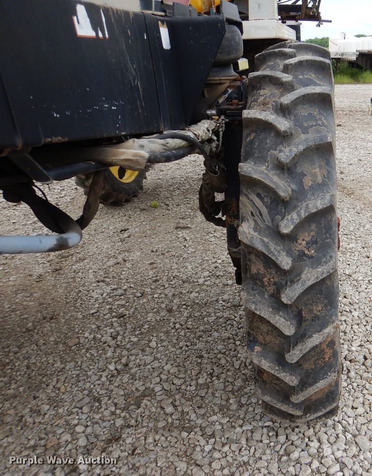 image for item DL8831 Willmar  sprayer