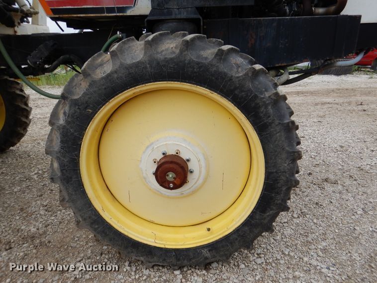 image for item DL8831 Willmar  sprayer