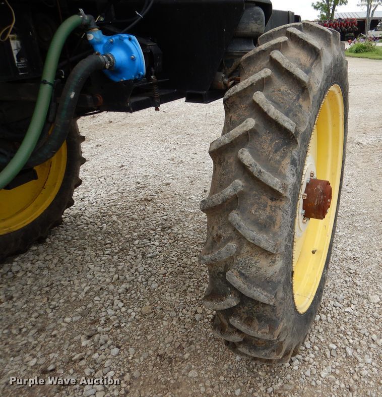 image for item DL8831 Willmar  sprayer