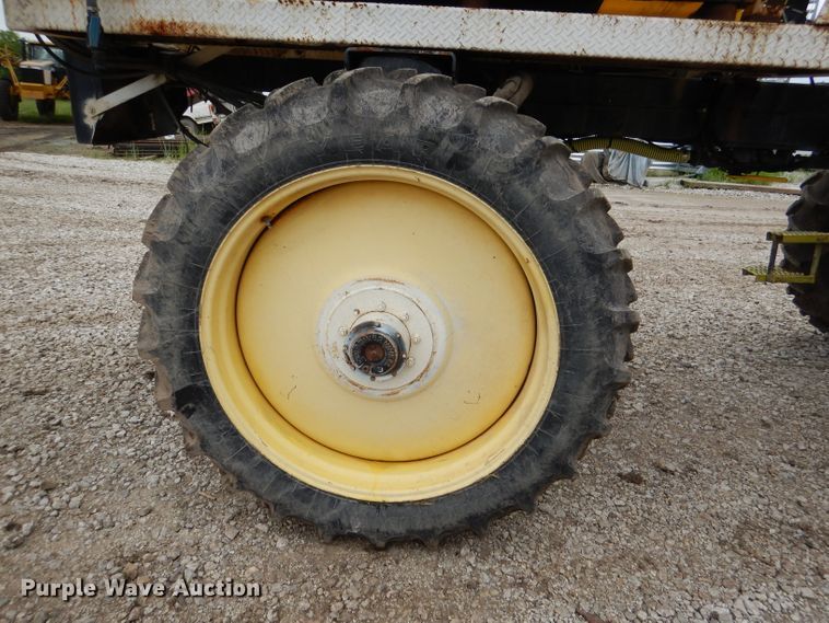 image for item DL8831 Willmar  sprayer