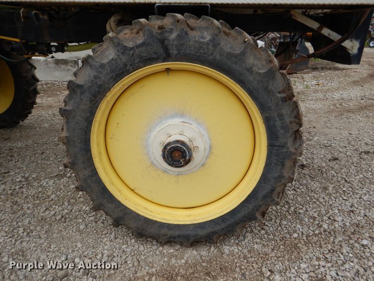 image for item DL8831 Willmar  sprayer