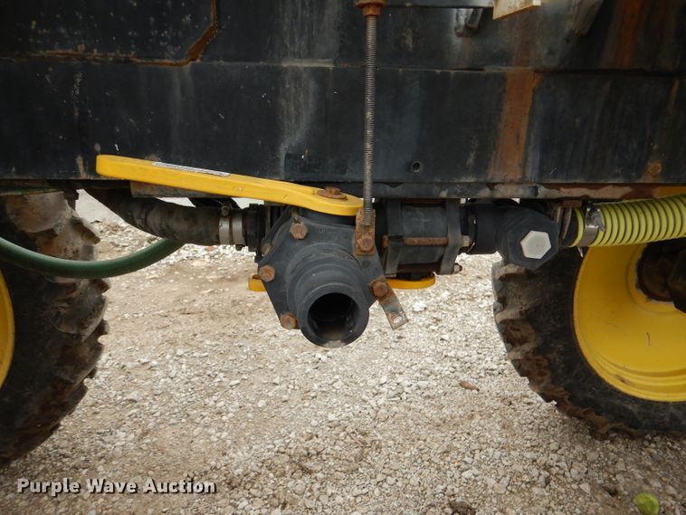 image for item DL8831 Willmar  sprayer