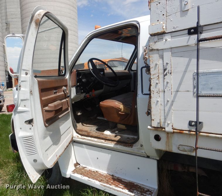 image for item FI9075 1975 GMC 6000  grain truck