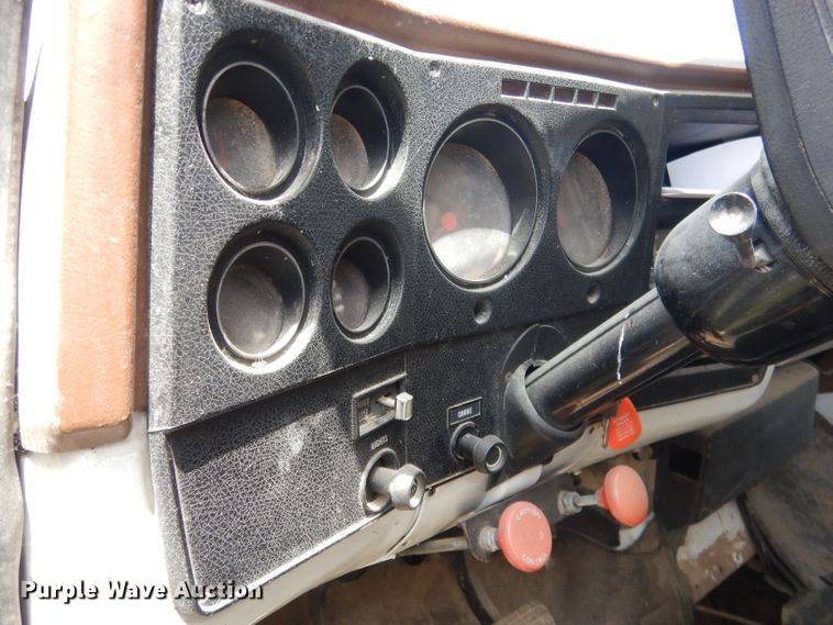 image for item FI9075 1975 GMC 6000  grain truck