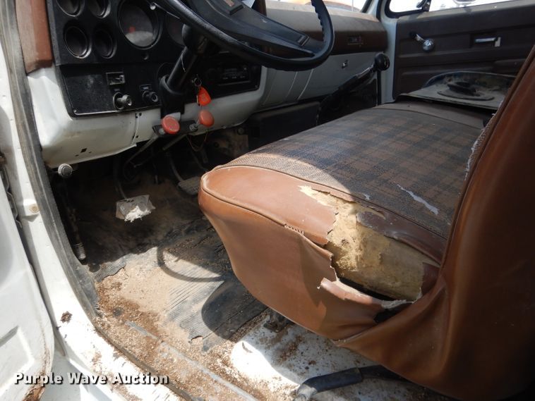 image for item FI9075 1975 GMC 6000  grain truck