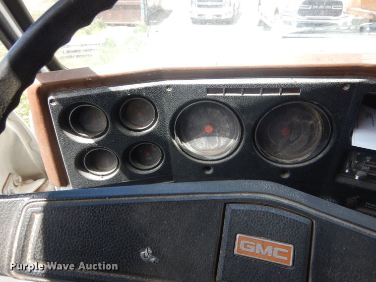 image for item FI9075 1975 GMC 6000  grain truck