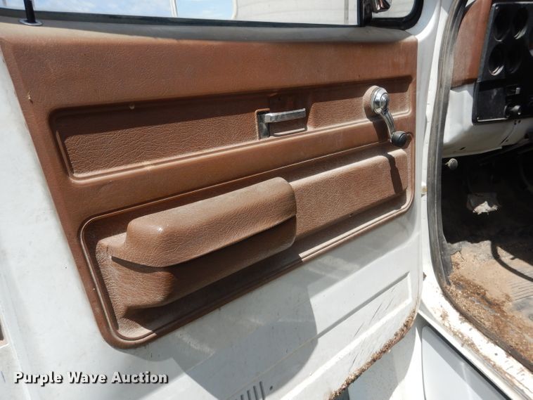 image for item FI9075 1975 GMC 6000  grain truck