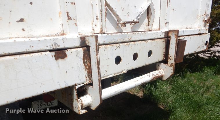 image for item FI9075 1975 GMC 6000  grain truck