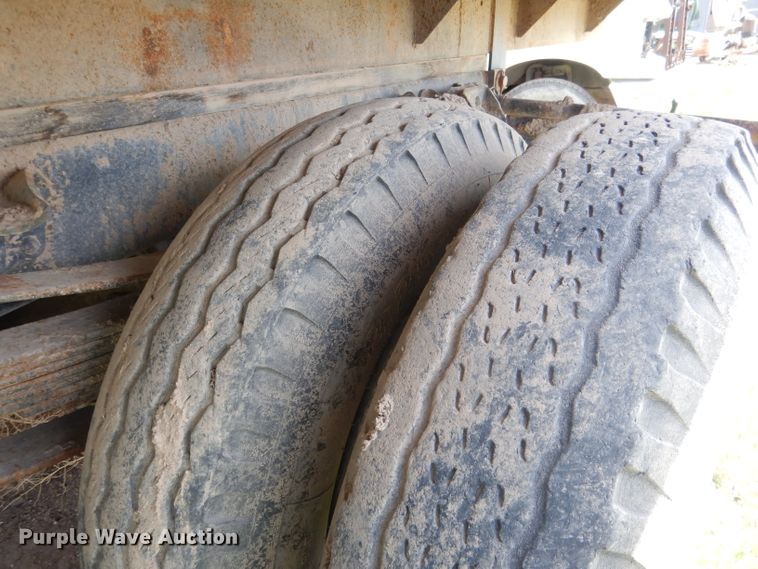 image for item FI9075 1975 GMC 6000  grain truck