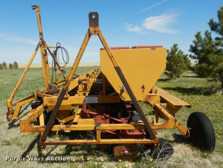 image for item FI9081 HayBuster 107  twin row grain drill
