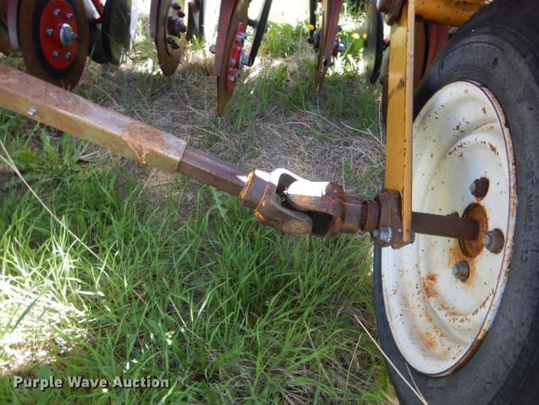 image for item FI9081 HayBuster 107  twin row grain drill