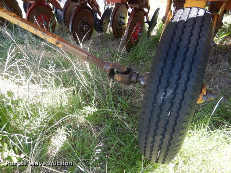 image for item FI9081 HayBuster 107  twin row grain drill